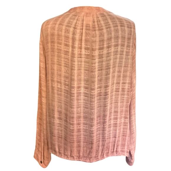 Ariat Pink Lightweight Semi-Sheer Crew Neck Button Front Shirt Size M - Picture 4 of 10